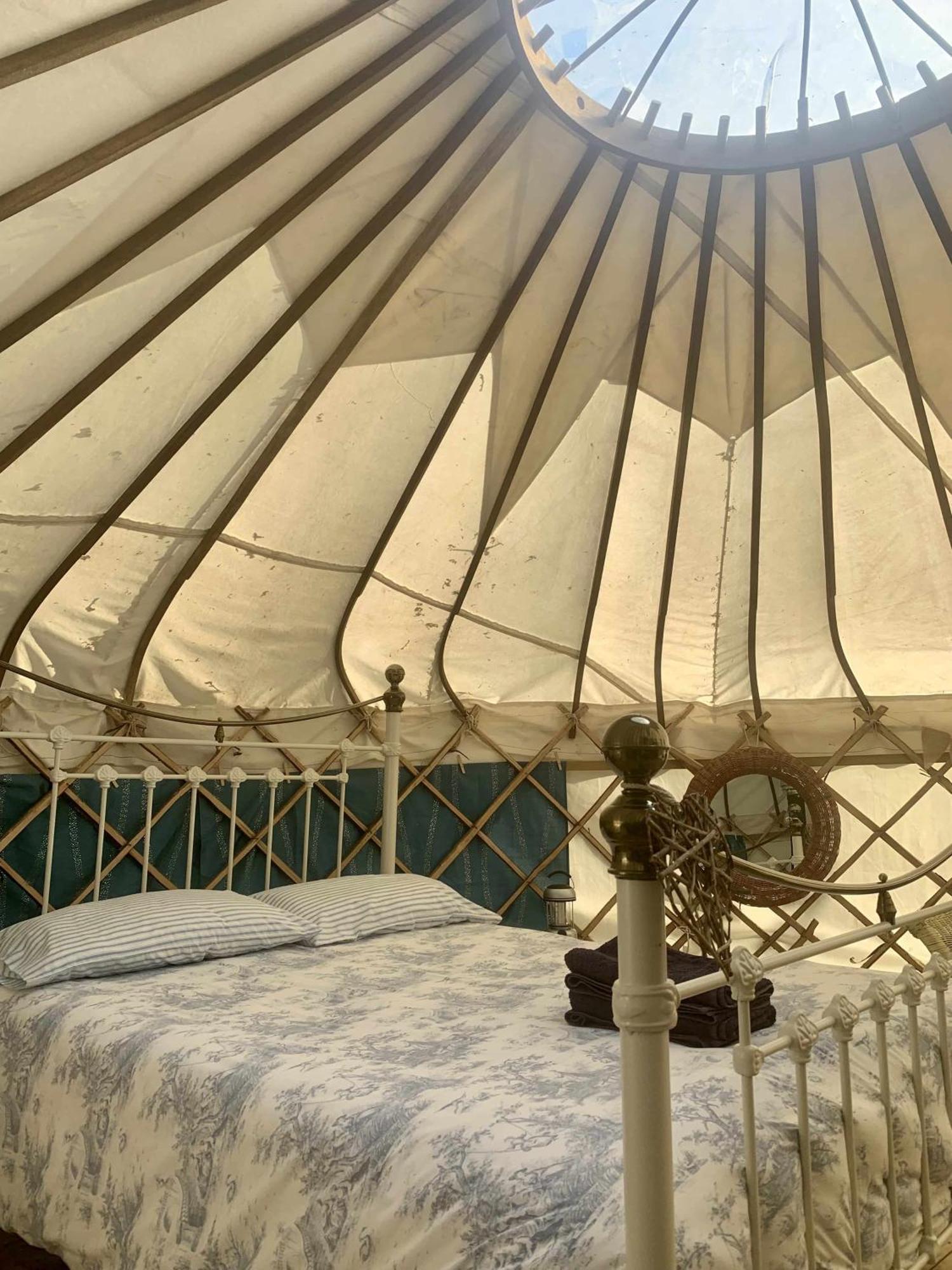 Ceridwen Glamping, Double Decker Bus And Yurts Otel Llandysul Dış mekan fotoğraf