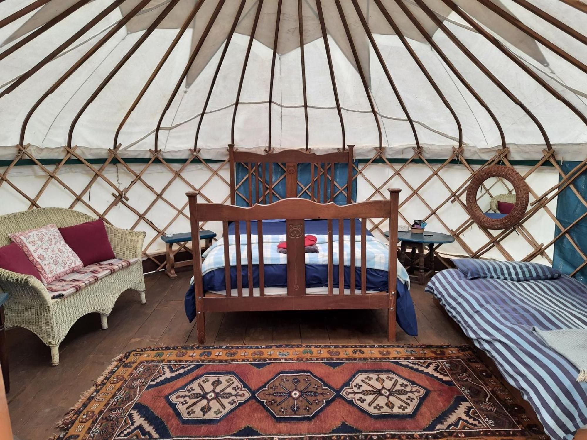 Ceridwen Glamping, Double Decker Bus And Yurts Otel Llandysul Dış mekan fotoğraf