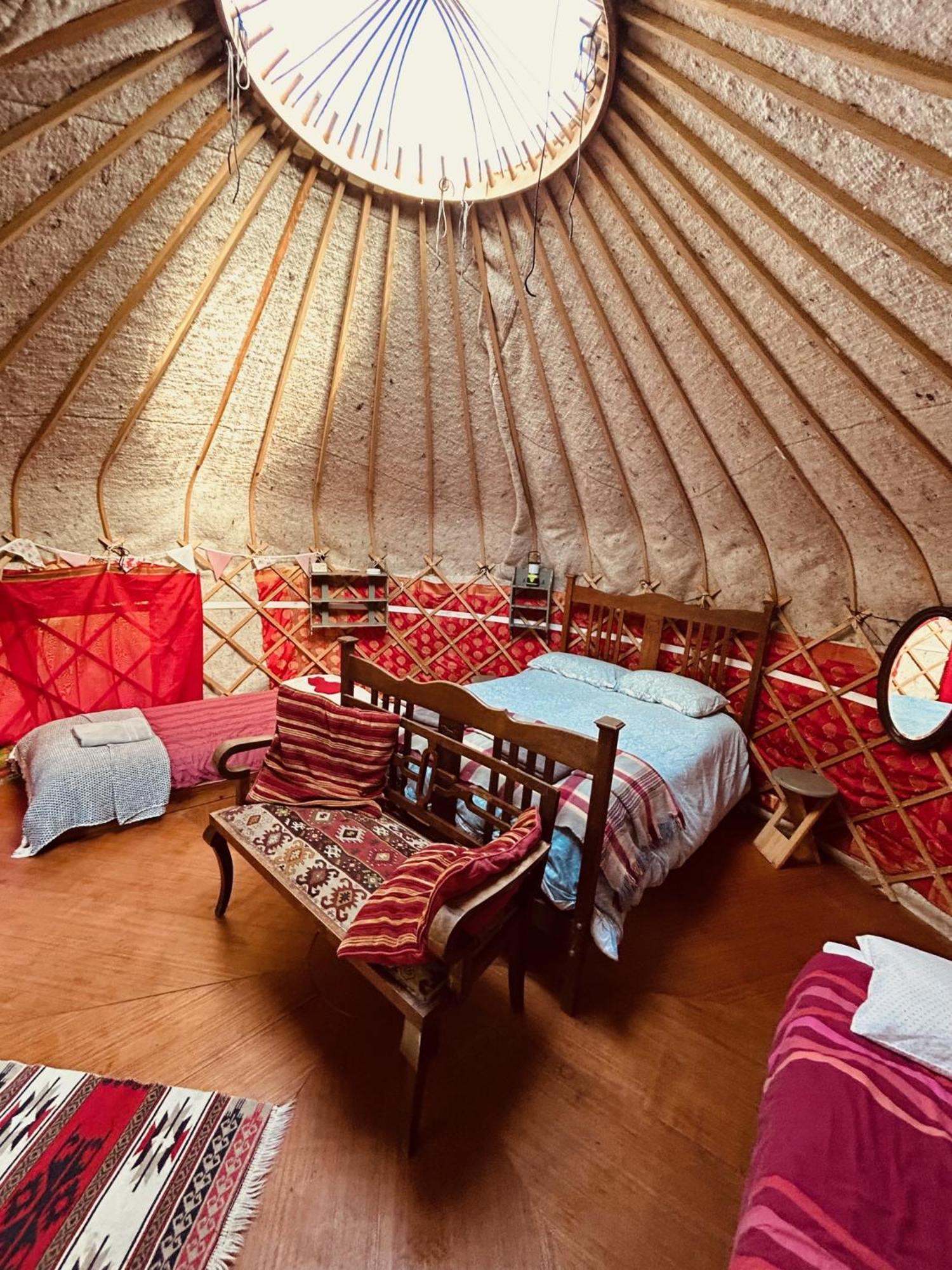 Ceridwen Glamping, Double Decker Bus And Yurts Otel Llandysul Dış mekan fotoğraf
