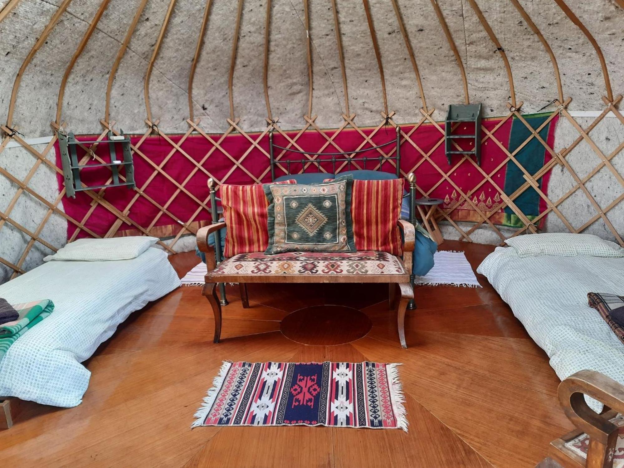 Ceridwen Glamping, Double Decker Bus And Yurts Otel Llandysul Dış mekan fotoğraf