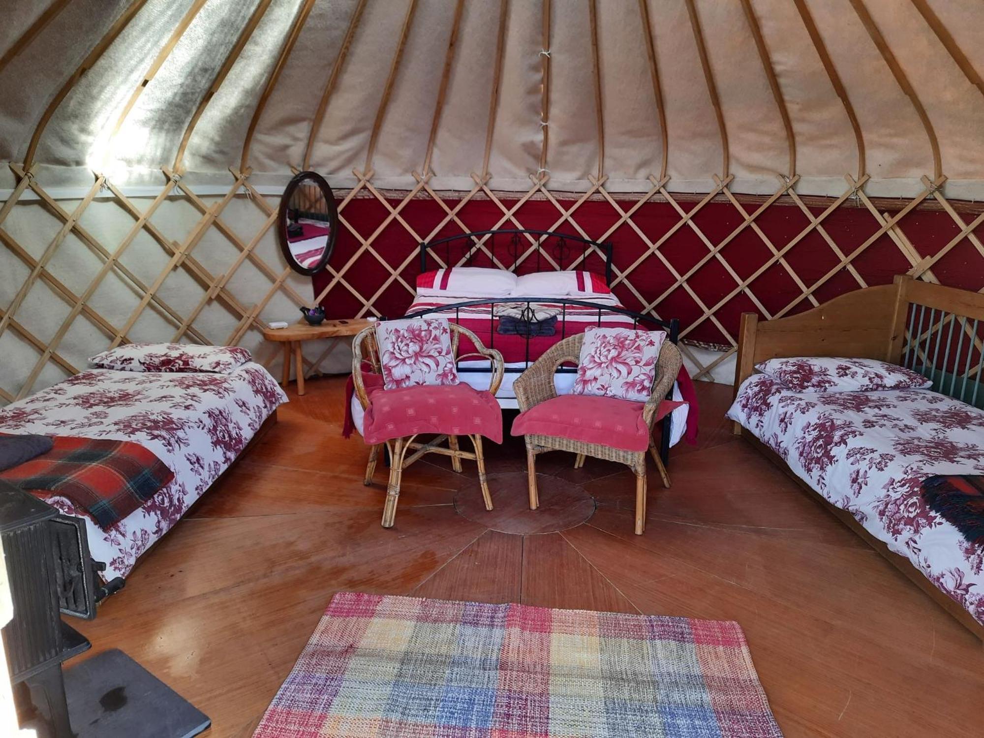 Ceridwen Glamping, Double Decker Bus And Yurts Otel Llandysul Dış mekan fotoğraf