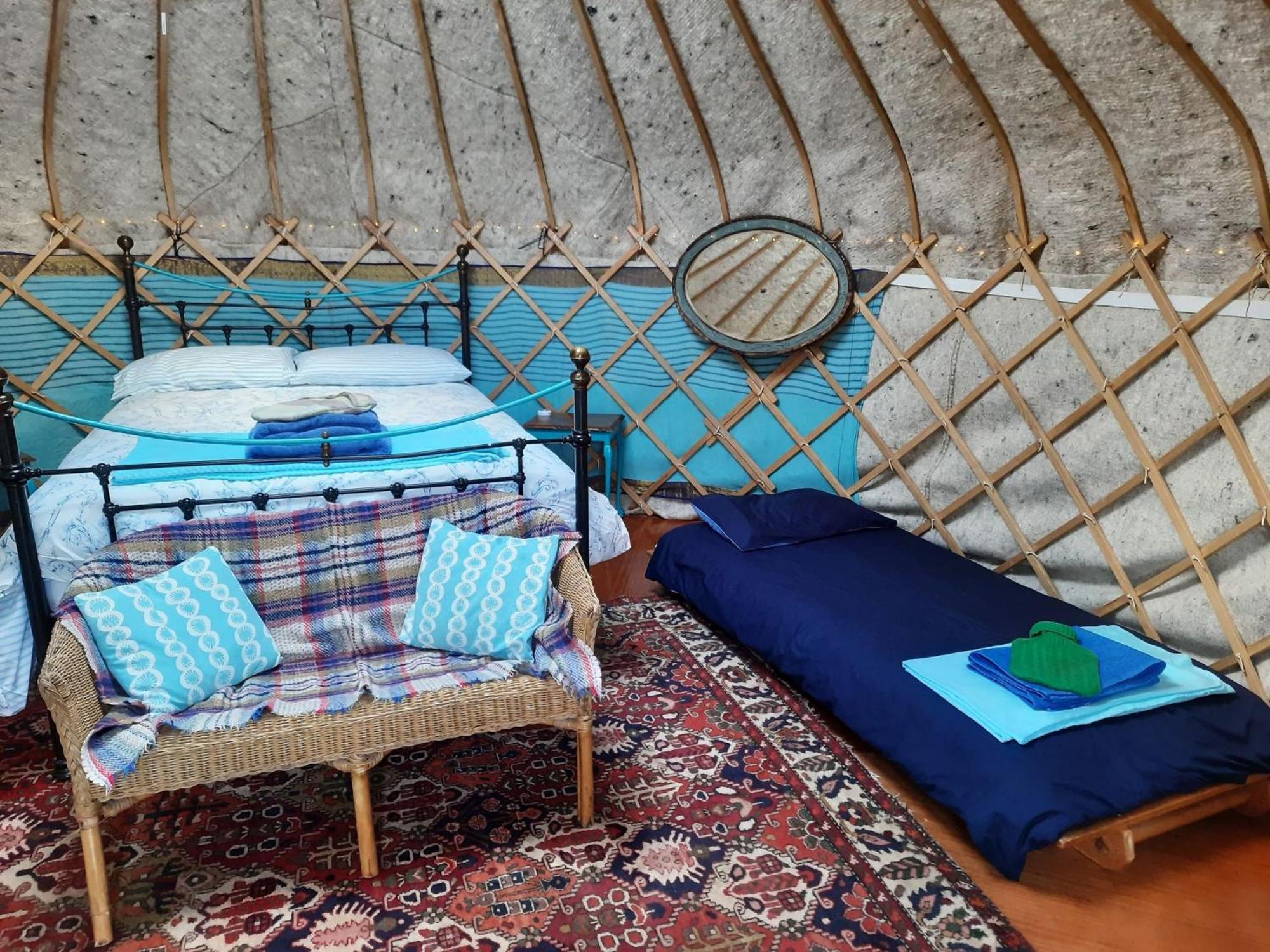 Ceridwen Glamping, Double Decker Bus And Yurts Otel Llandysul Dış mekan fotoğraf