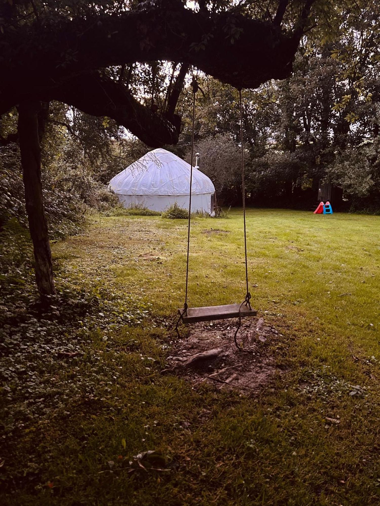 Ceridwen Glamping, Double Decker Bus And Yurts Otel Llandysul Dış mekan fotoğraf