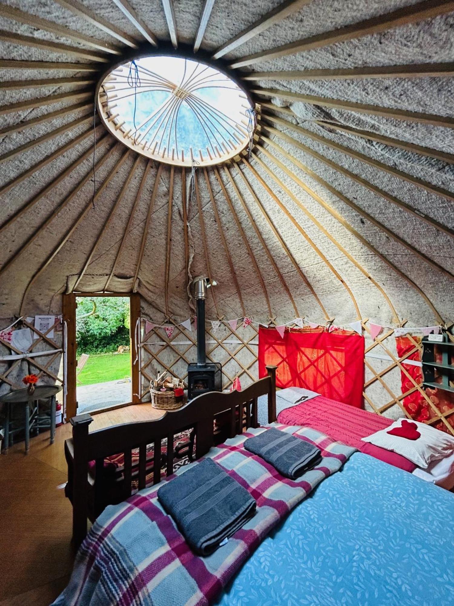 Ceridwen Glamping, Double Decker Bus And Yurts Otel Llandysul Dış mekan fotoğraf
