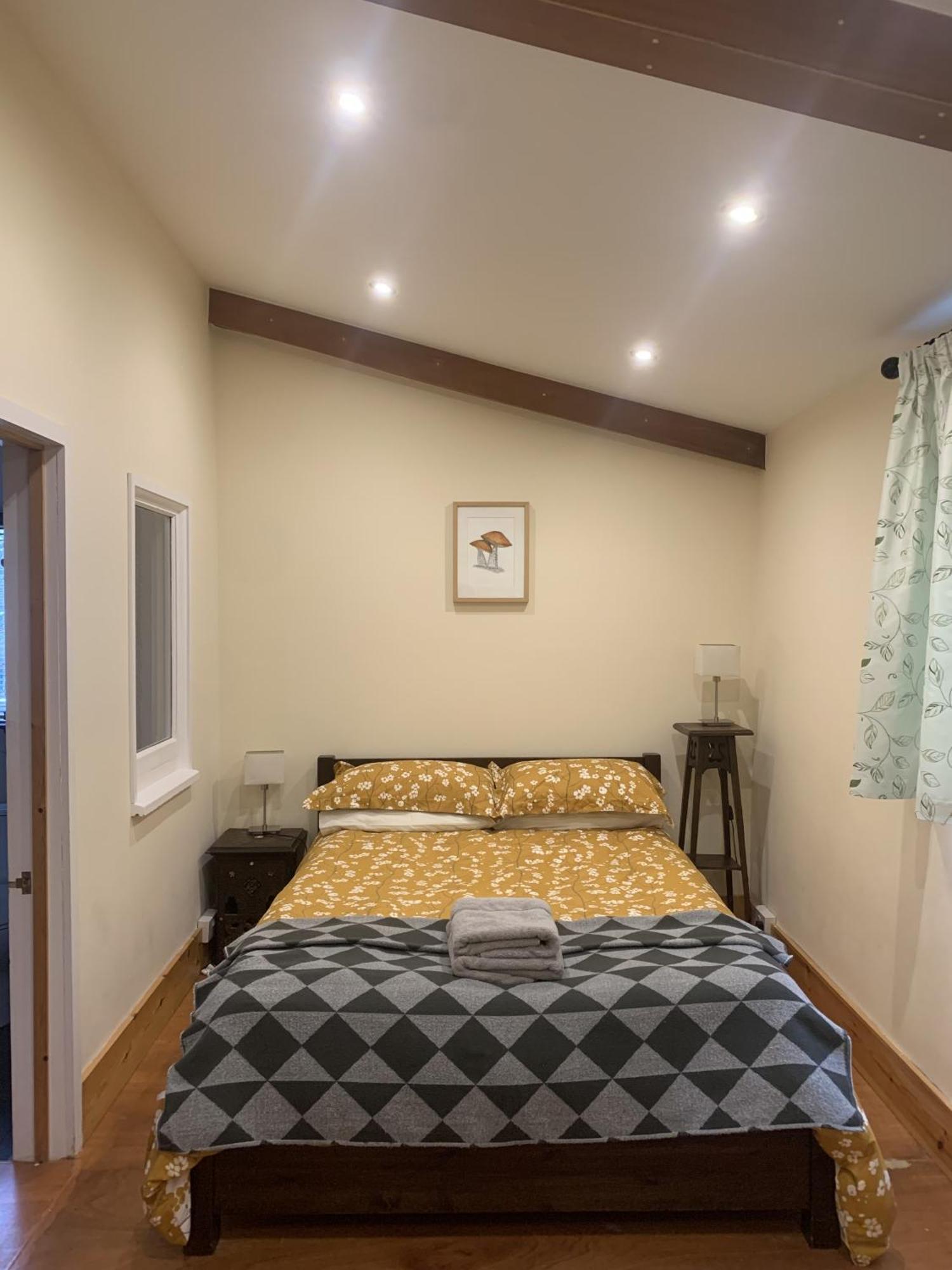 Ceridwen Glamping, Double Decker Bus And Yurts Otel Llandysul Dış mekan fotoğraf