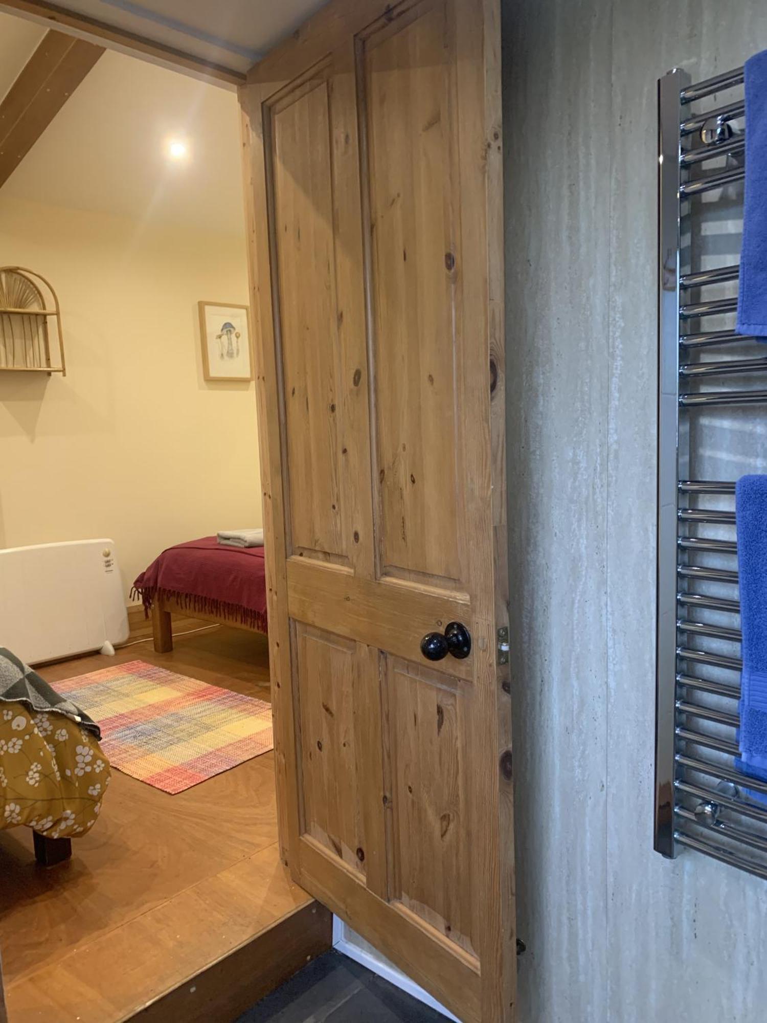 Ceridwen Glamping, Double Decker Bus And Yurts Otel Llandysul Dış mekan fotoğraf