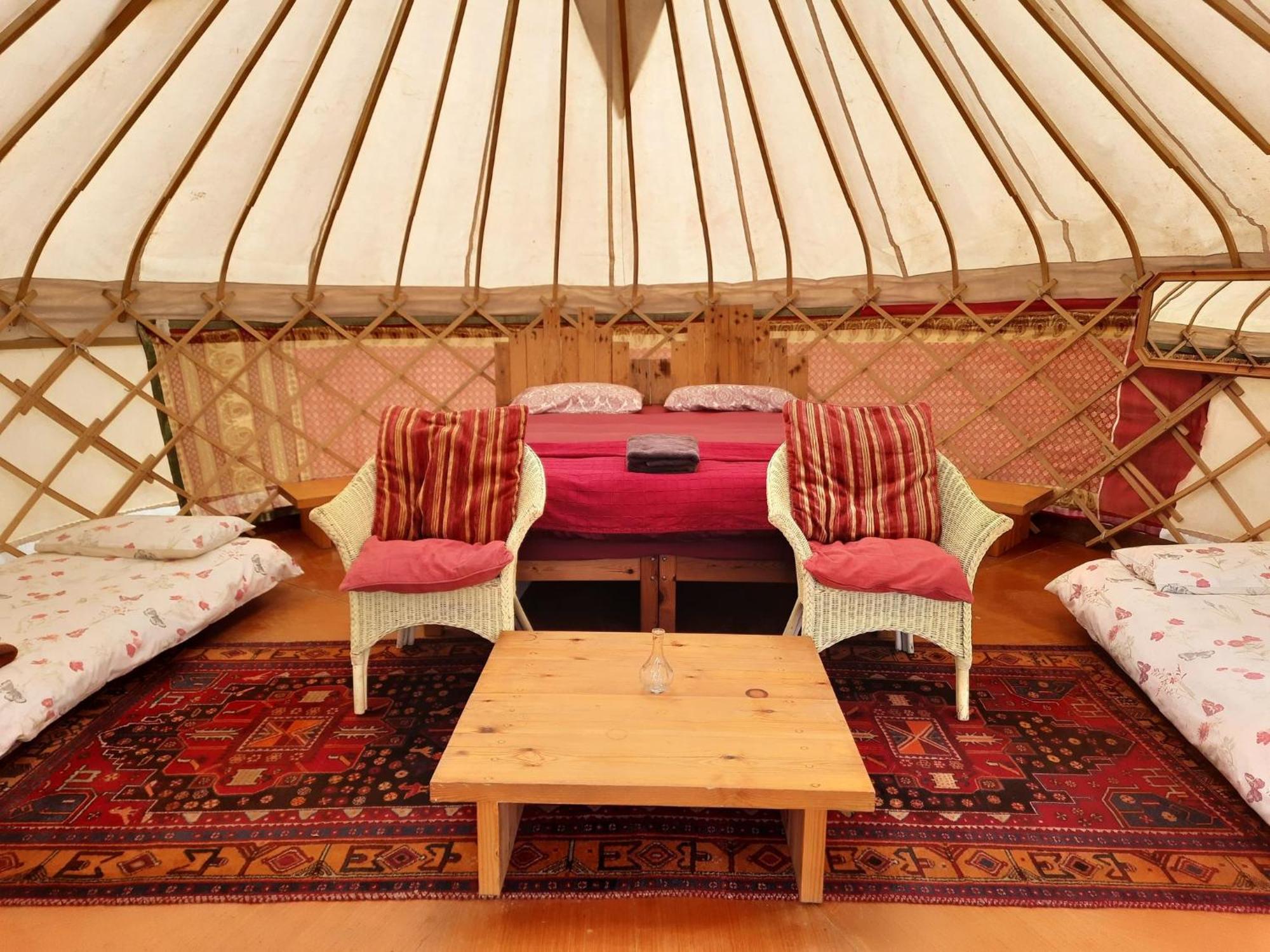 Ceridwen Glamping, Double Decker Bus And Yurts Otel Llandysul Dış mekan fotoğraf