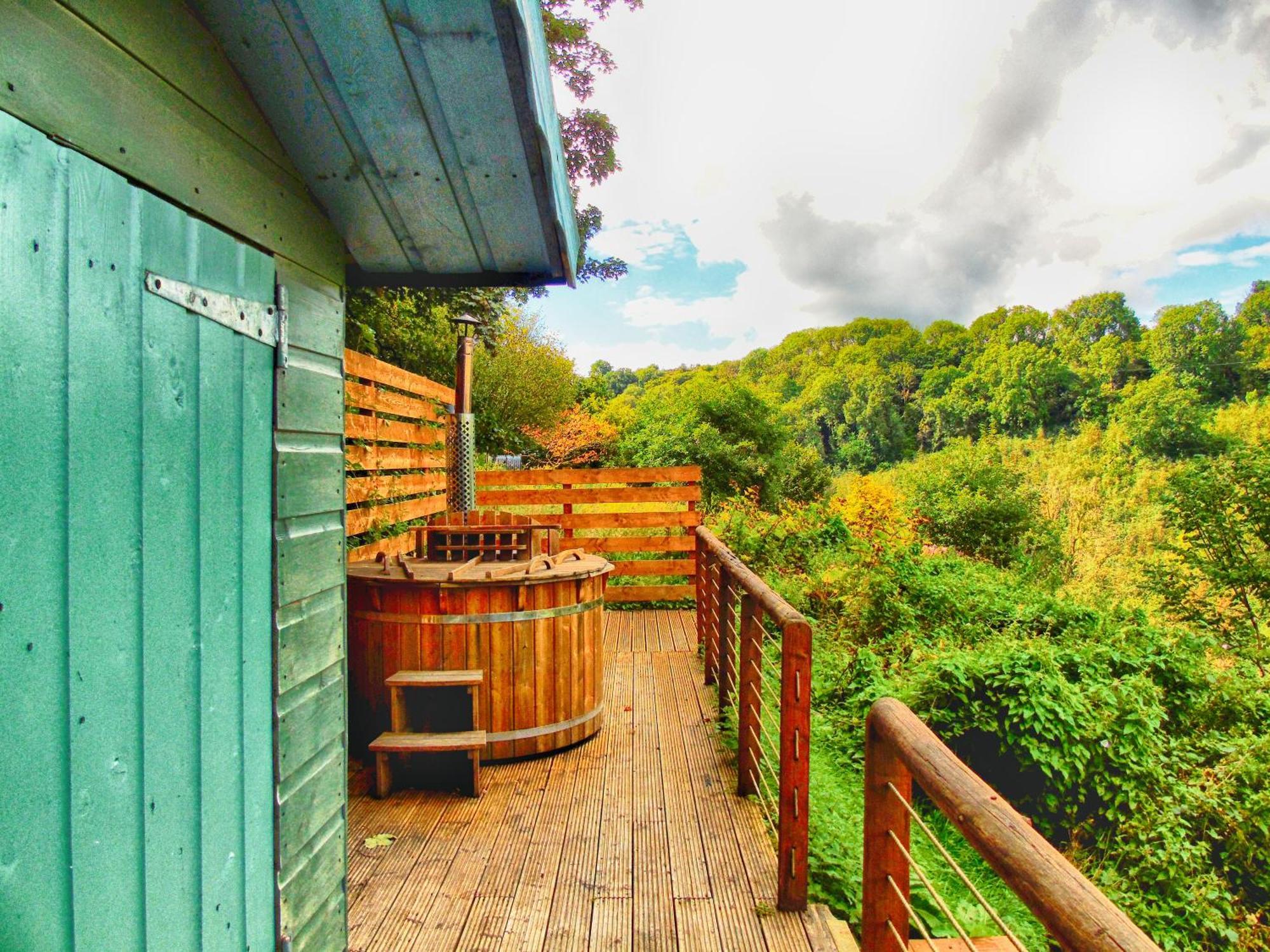 Ceridwen Glamping, Double Decker Bus And Yurts Otel Llandysul Dış mekan fotoğraf
