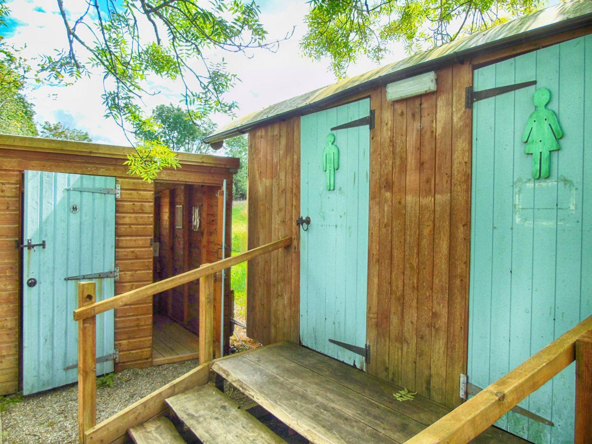 Ceridwen Glamping, Double Decker Bus And Yurts Otel Llandysul Dış mekan fotoğraf