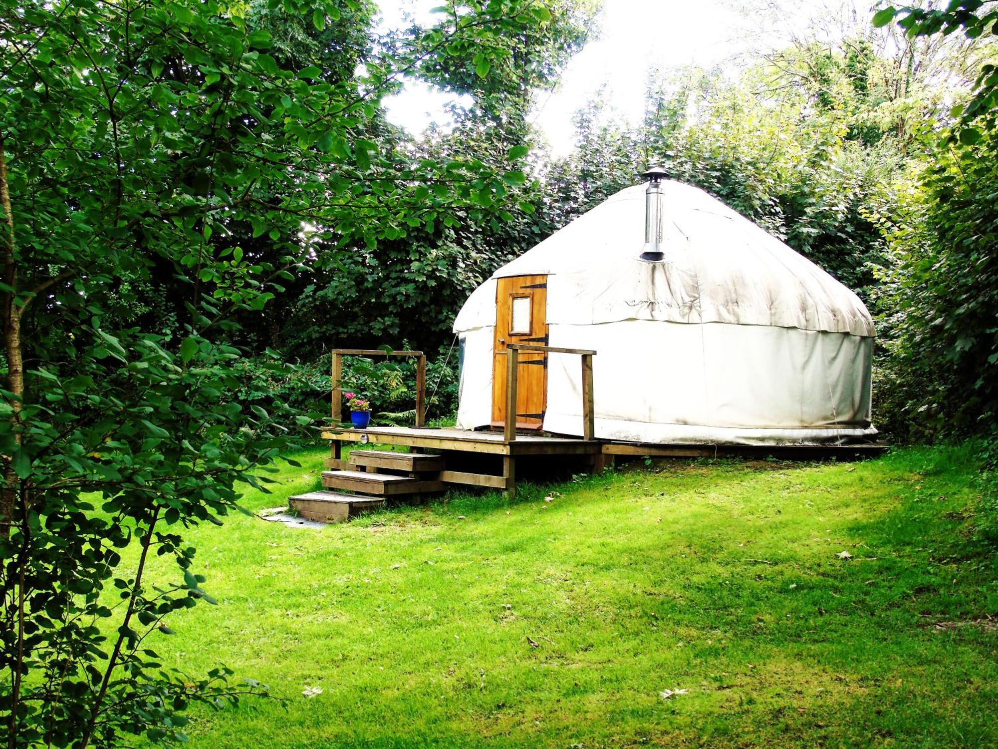 Ceridwen Glamping, Double Decker Bus And Yurts Otel Llandysul Dış mekan fotoğraf
