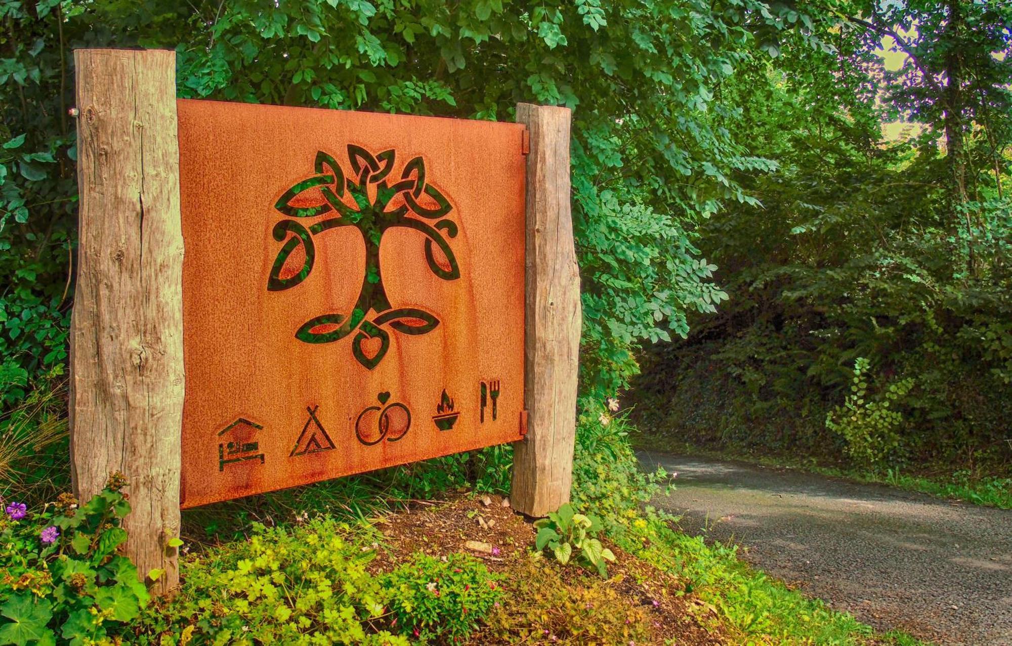Ceridwen Glamping, Double Decker Bus And Yurts Otel Llandysul Dış mekan fotoğraf