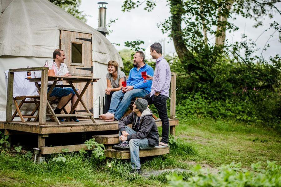 Ceridwen Glamping, Double Decker Bus And Yurts Otel Llandysul Dış mekan fotoğraf