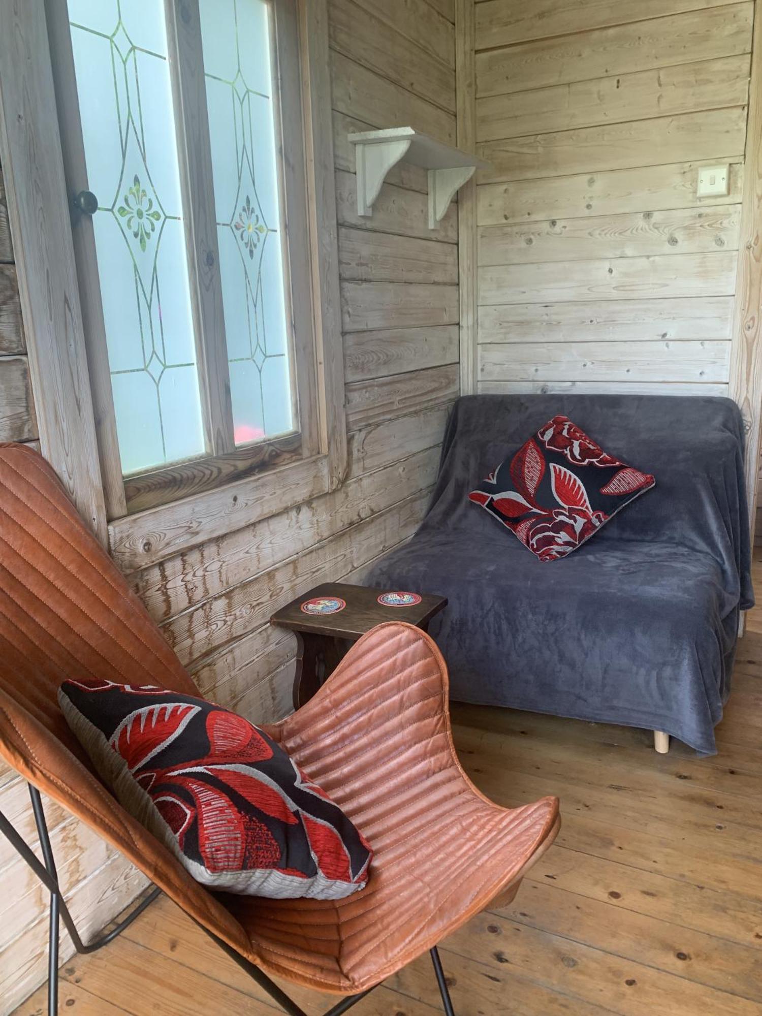 Ceridwen Glamping, Double Decker Bus And Yurts Otel Llandysul Dış mekan fotoğraf