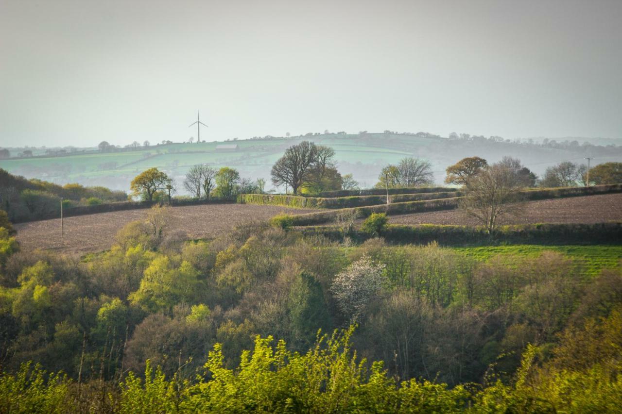 Ceridwen Glamping, Double Decker Bus And Yurts Otel Llandysul Dış mekan fotoğraf