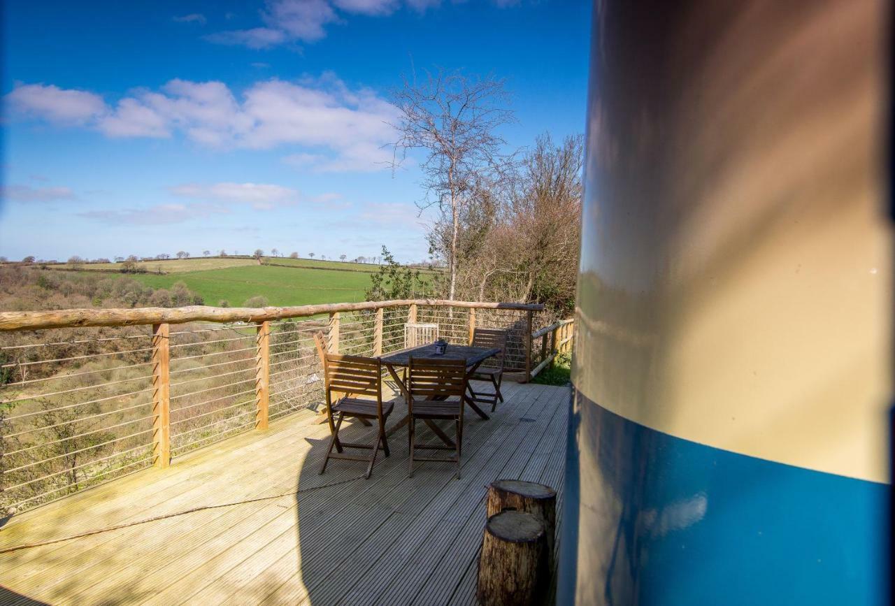 Ceridwen Glamping, Double Decker Bus And Yurts Otel Llandysul Dış mekan fotoğraf